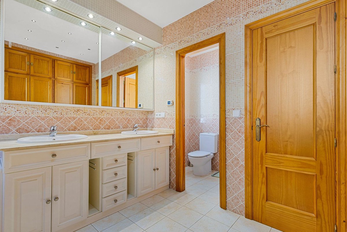 6 Bed Detached Villa in Valtocado