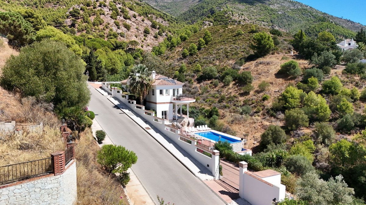 6 Bed Detached Villa in Valtocado