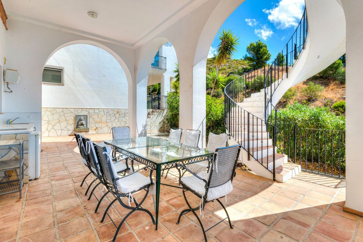 6 Bed Detached Villa in Valtocado