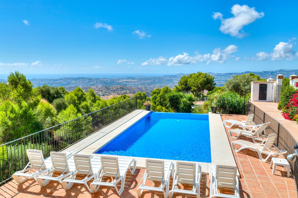 6 Bed Detached Villa in Valtocado