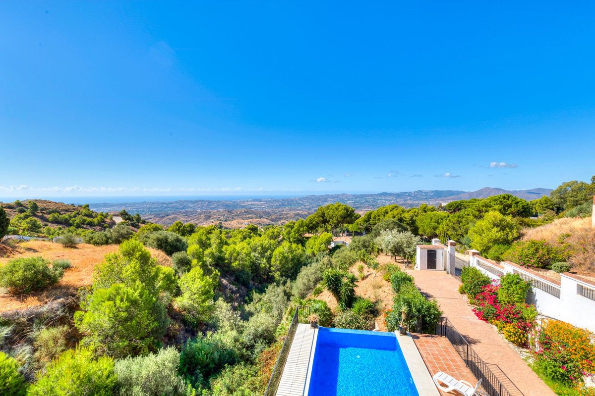 6 Bed Detached Villa in Valtocado