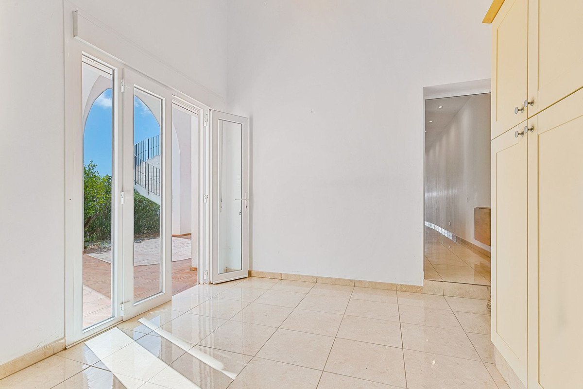 6 Bed Detached Villa in Valtocado