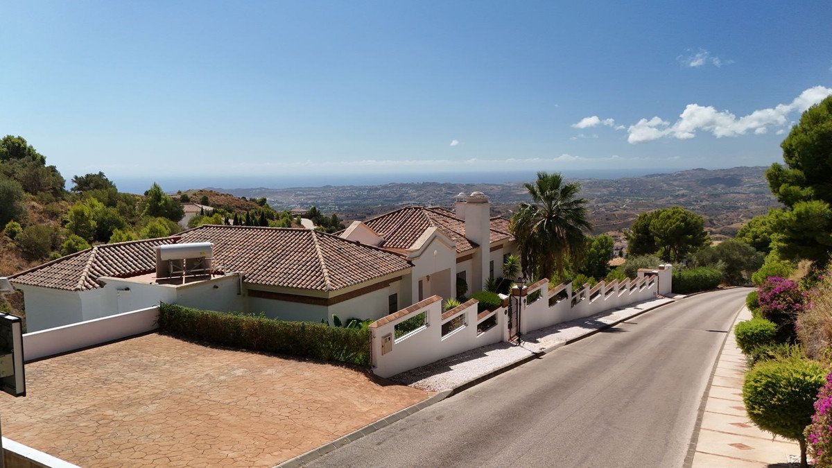 6 Bed Detached Villa in Valtocado