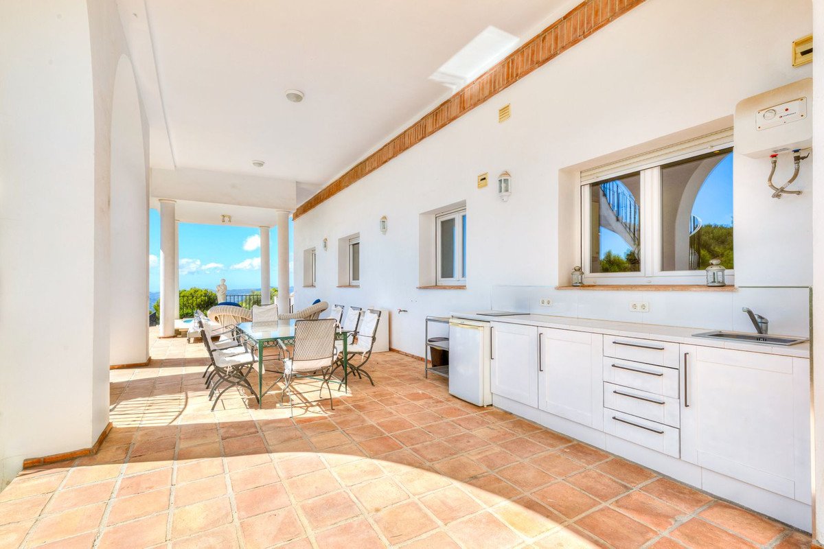 6 Bed Detached Villa in Valtocado