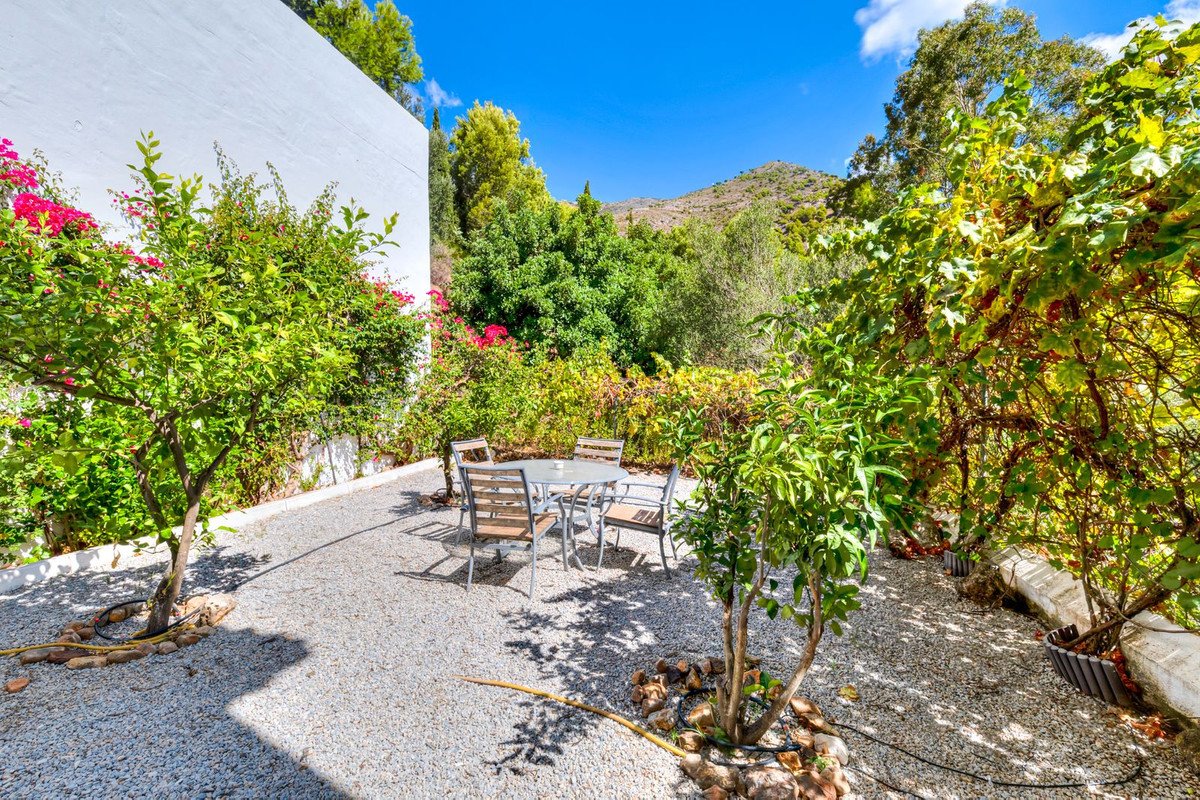 6 Bed Detached Villa in Valtocado