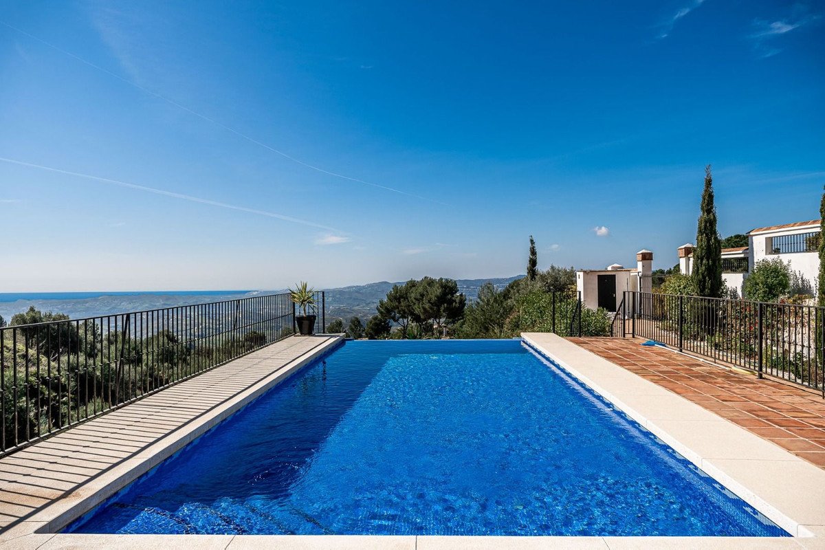 6 Bed Detached Villa in Valtocado