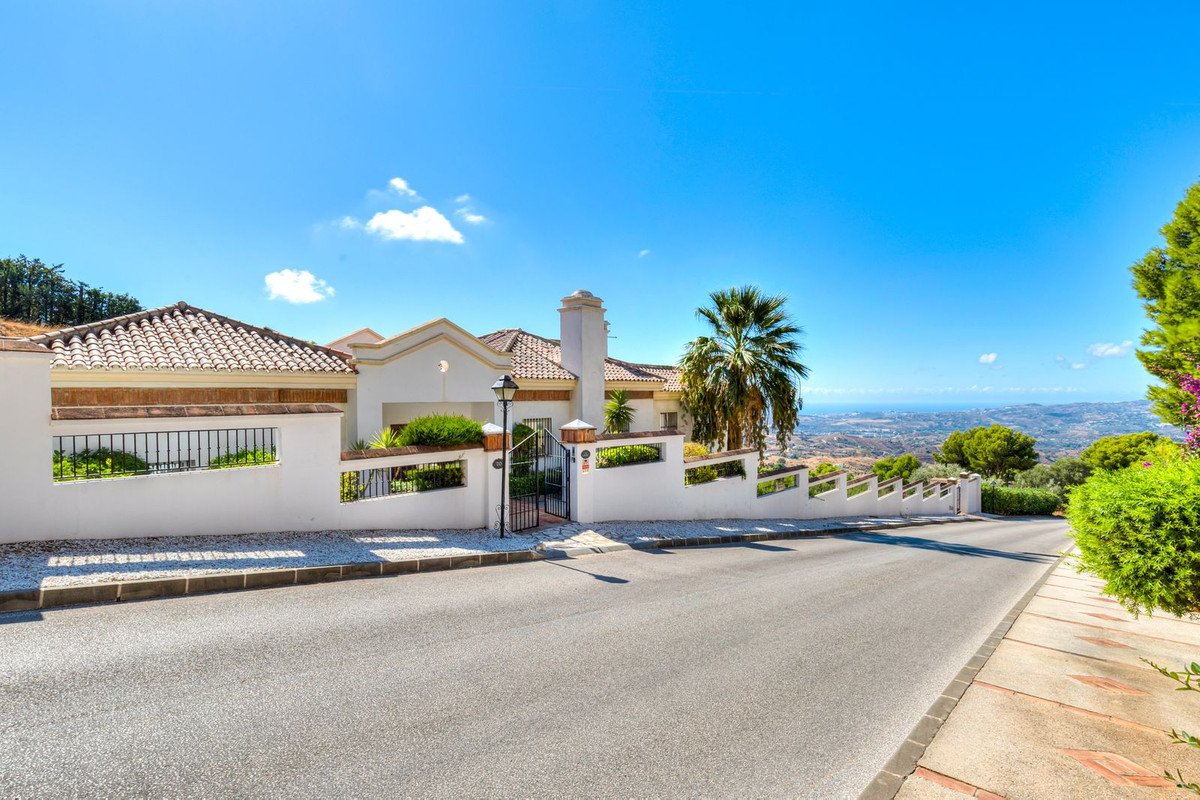 6 Bed Detached Villa in Valtocado