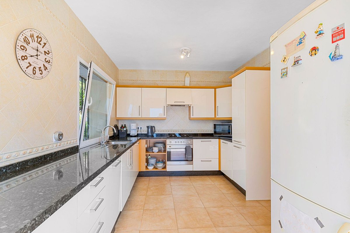 6 Bed Detached Villa in Valtocado