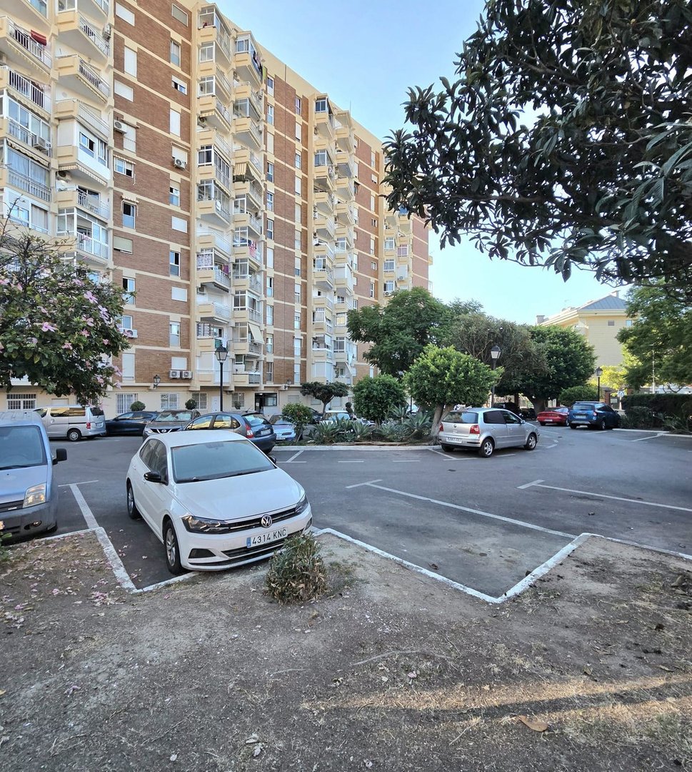 2 Bed Middle Floor Apartment in Benalmadena