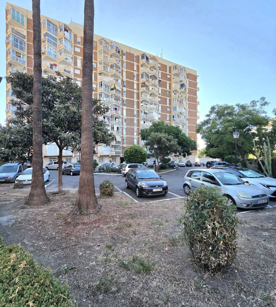 2 Bed Middle Floor Apartment in Benalmadena
