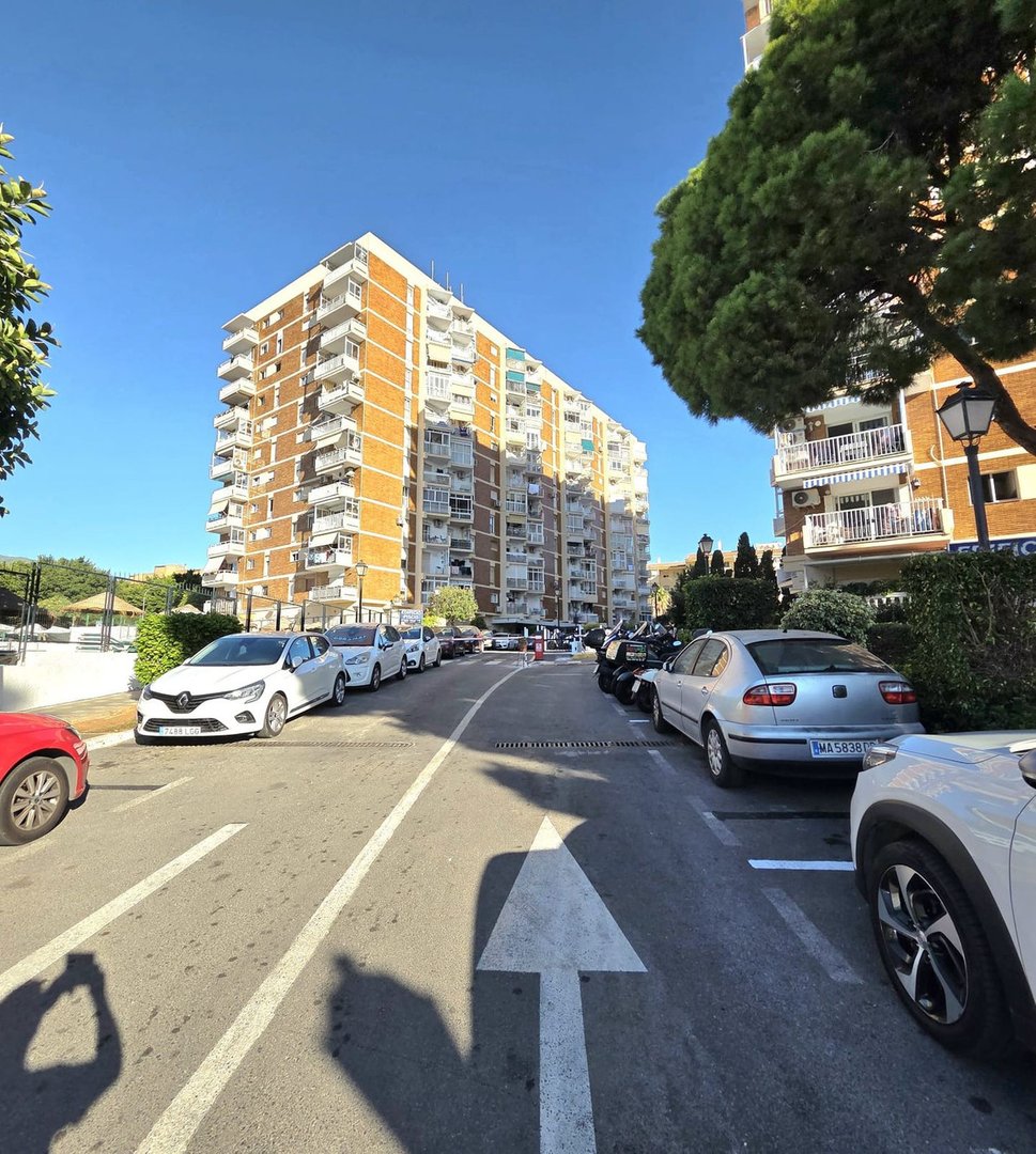2 Bed Middle Floor Apartment in Benalmadena