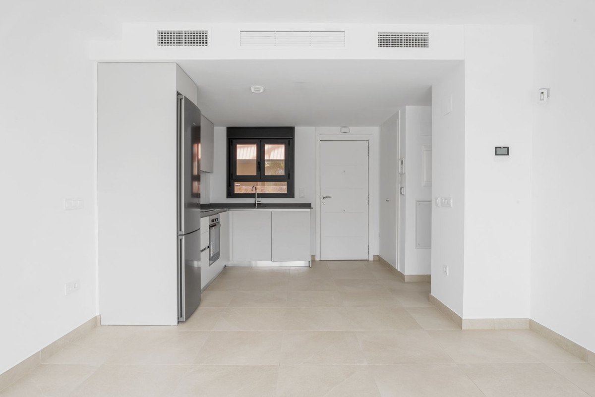 2 Bed Middle Floor Apartment in La Cala de Mijas