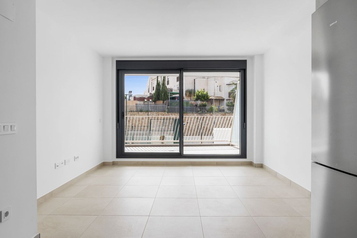 2 Bed Middle Floor Apartment in La Cala de Mijas