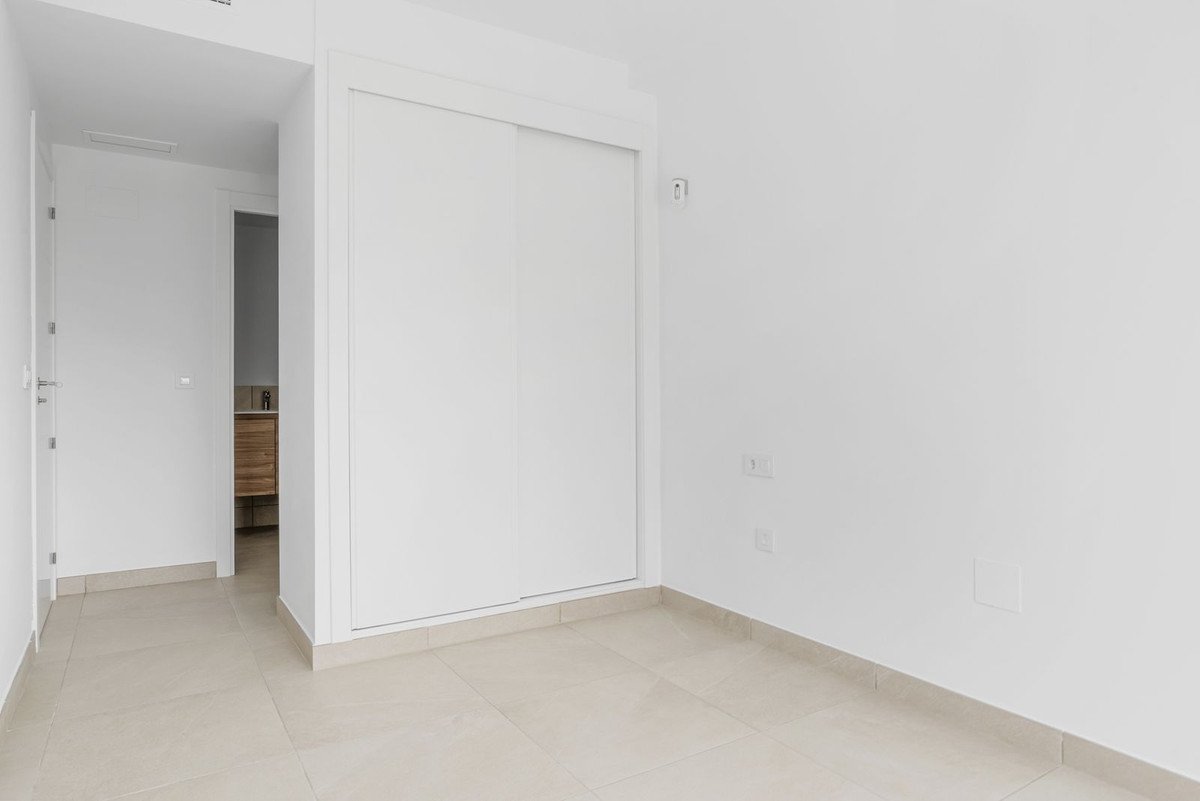 2 Bed Middle Floor Apartment in La Cala de Mijas