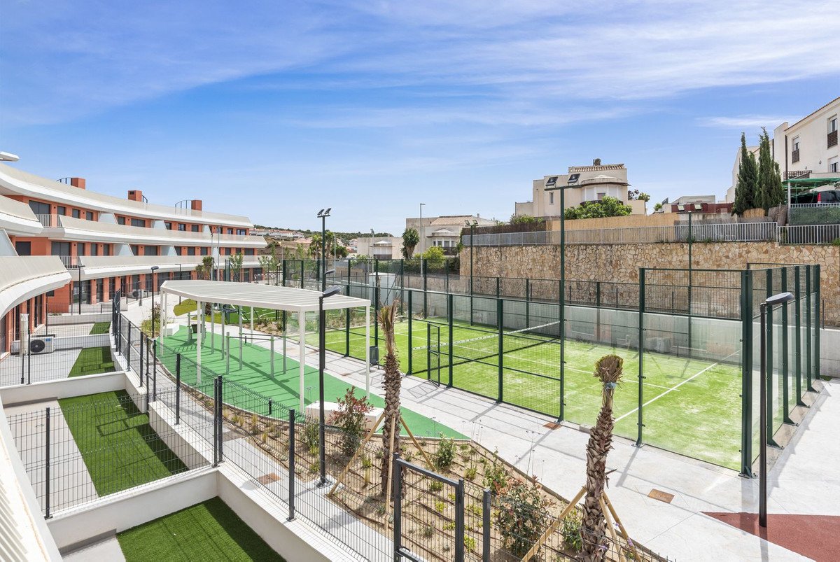 2 Bed Middle Floor Apartment in La Cala de Mijas