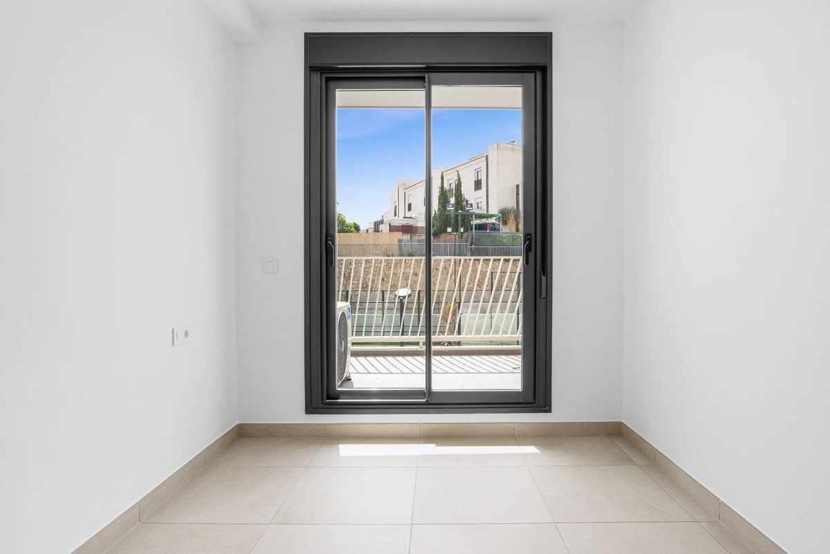 2 Bed Middle Floor Apartment in La Cala de Mijas