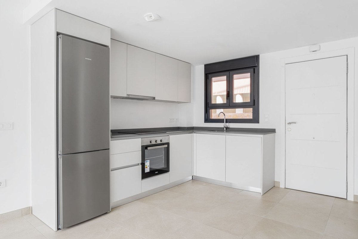 2 Bed Middle Floor Apartment in La Cala de Mijas