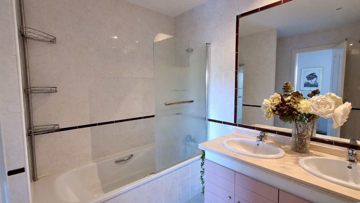 2 Bed Ground Floor Apartment in Miraflores