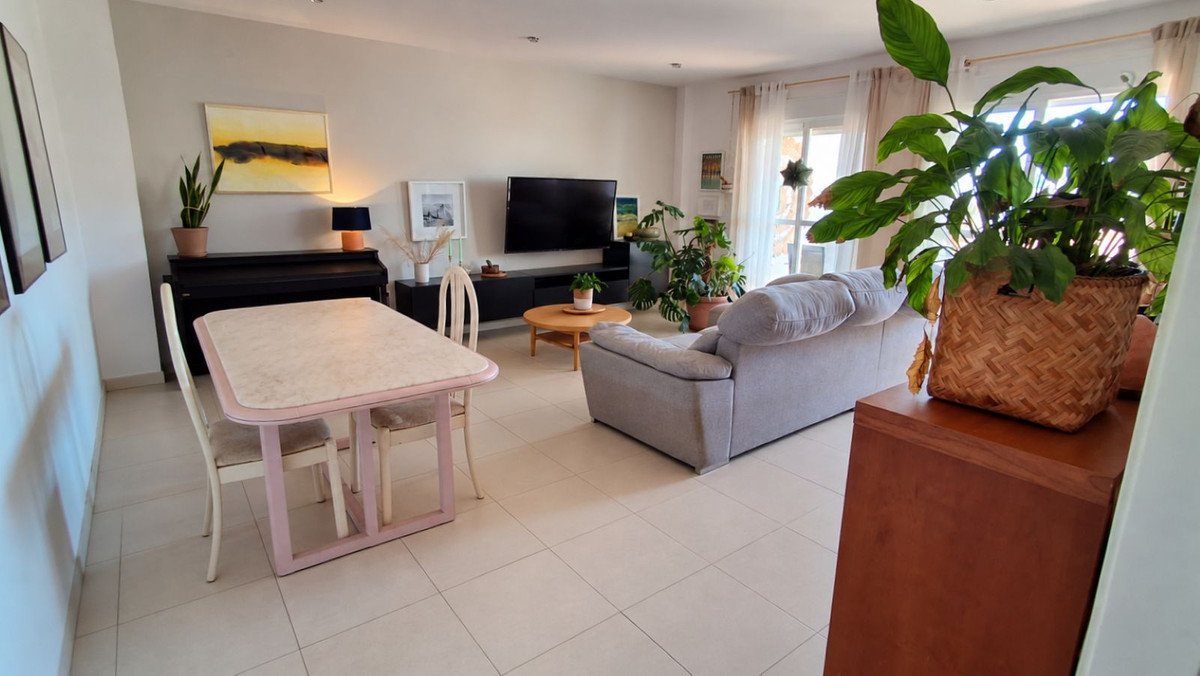 2 Bed Ground Floor Apartment in Miraflores