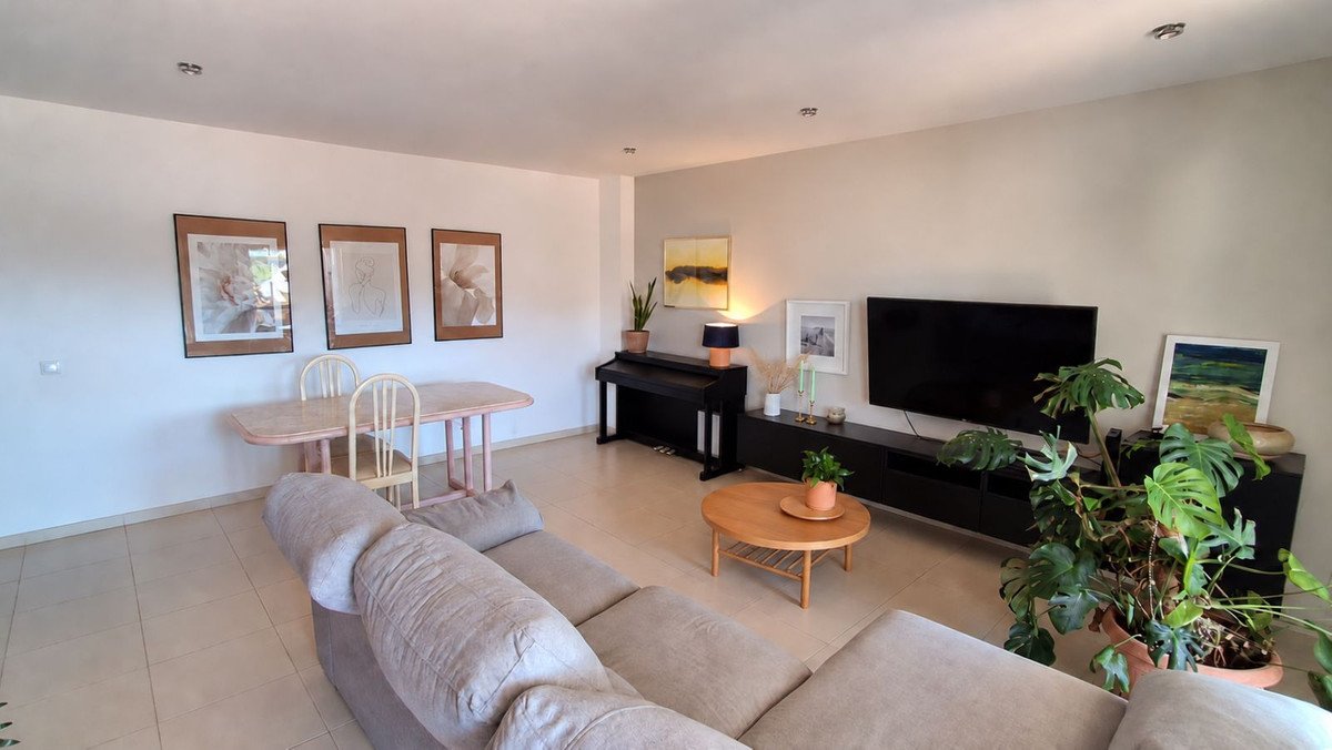 2 Bed Ground Floor Apartment in Miraflores