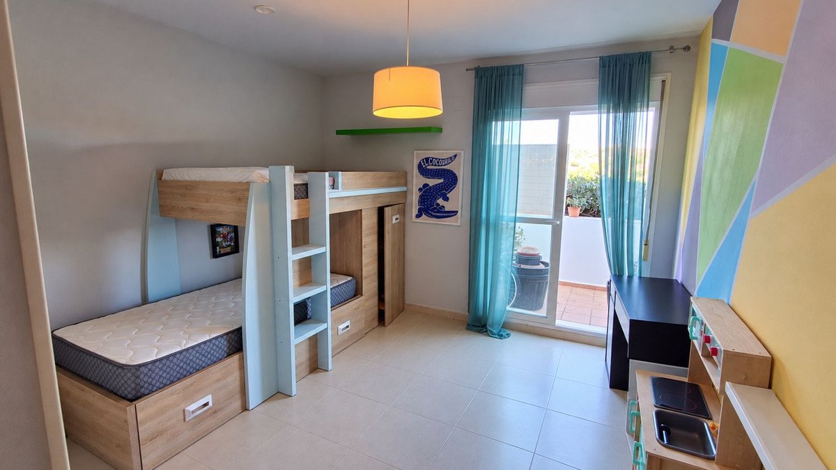 2 Bed Ground Floor Apartment in Miraflores