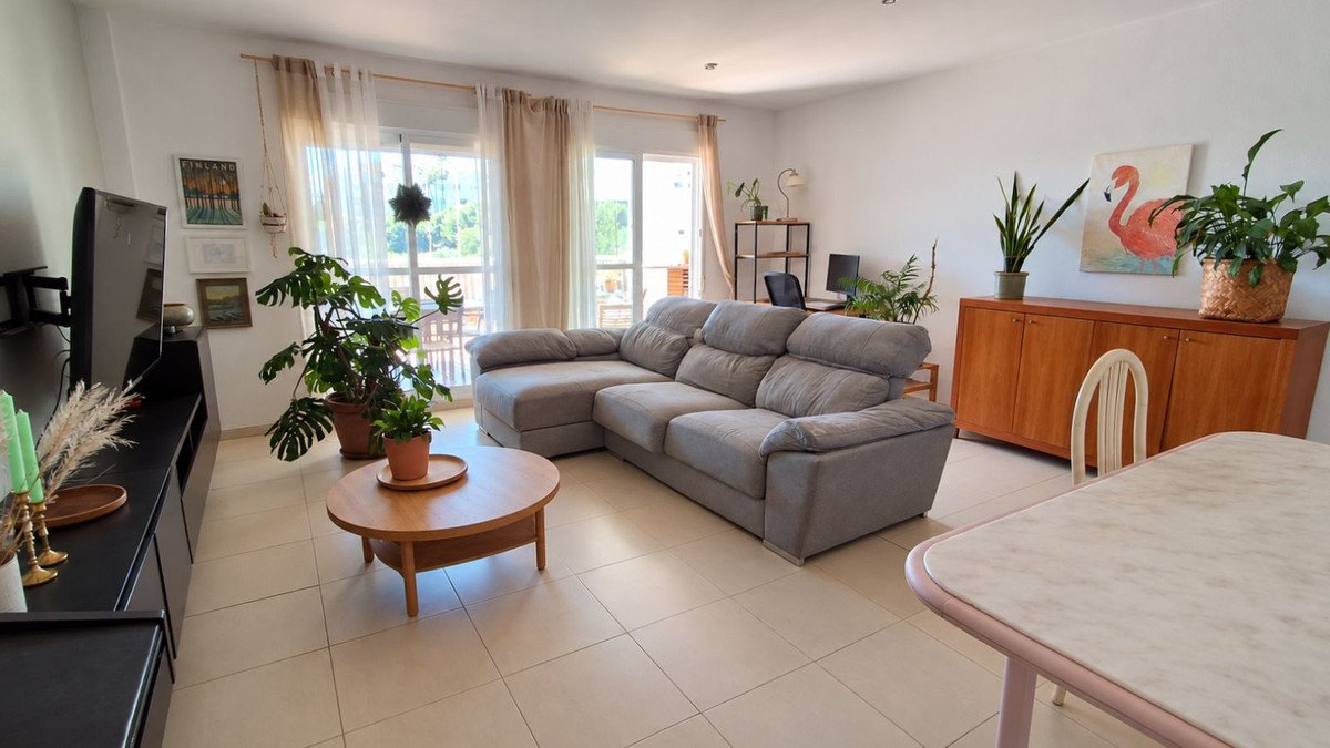 2 Bed Ground Floor Apartment in Miraflores