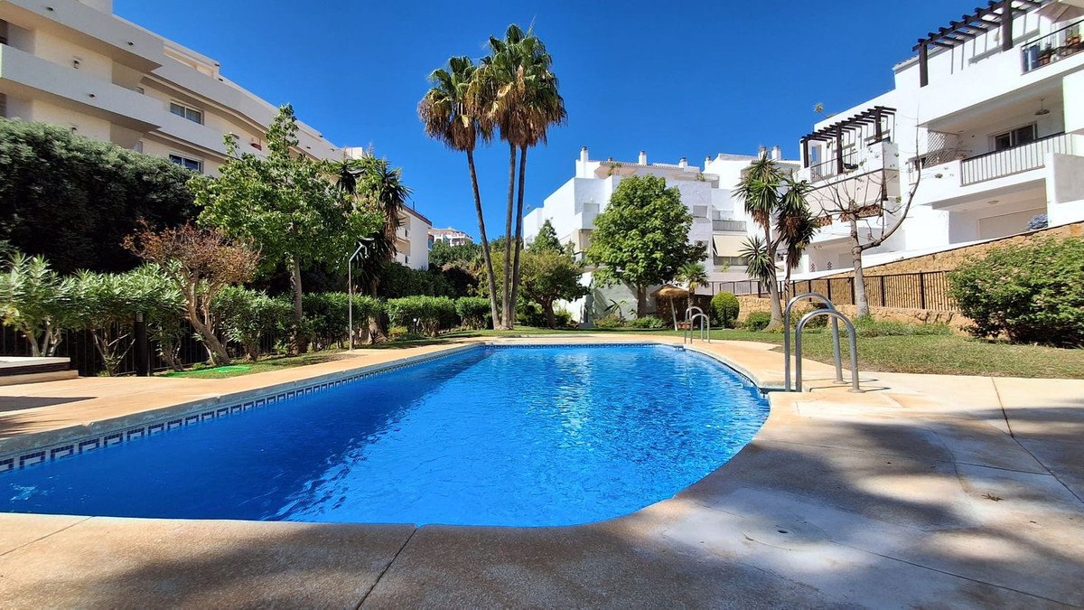 2 Bed Ground Floor Apartment in Miraflores