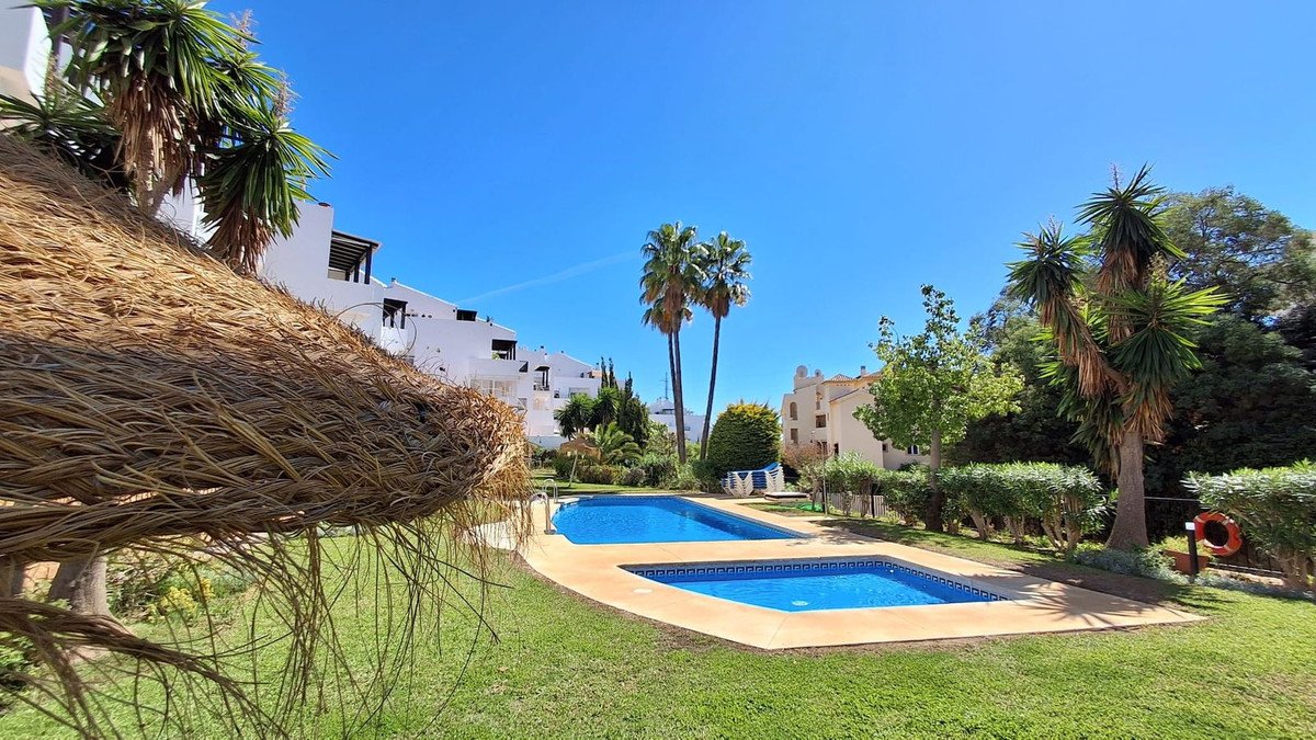 2 Bed Ground Floor Apartment in Miraflores