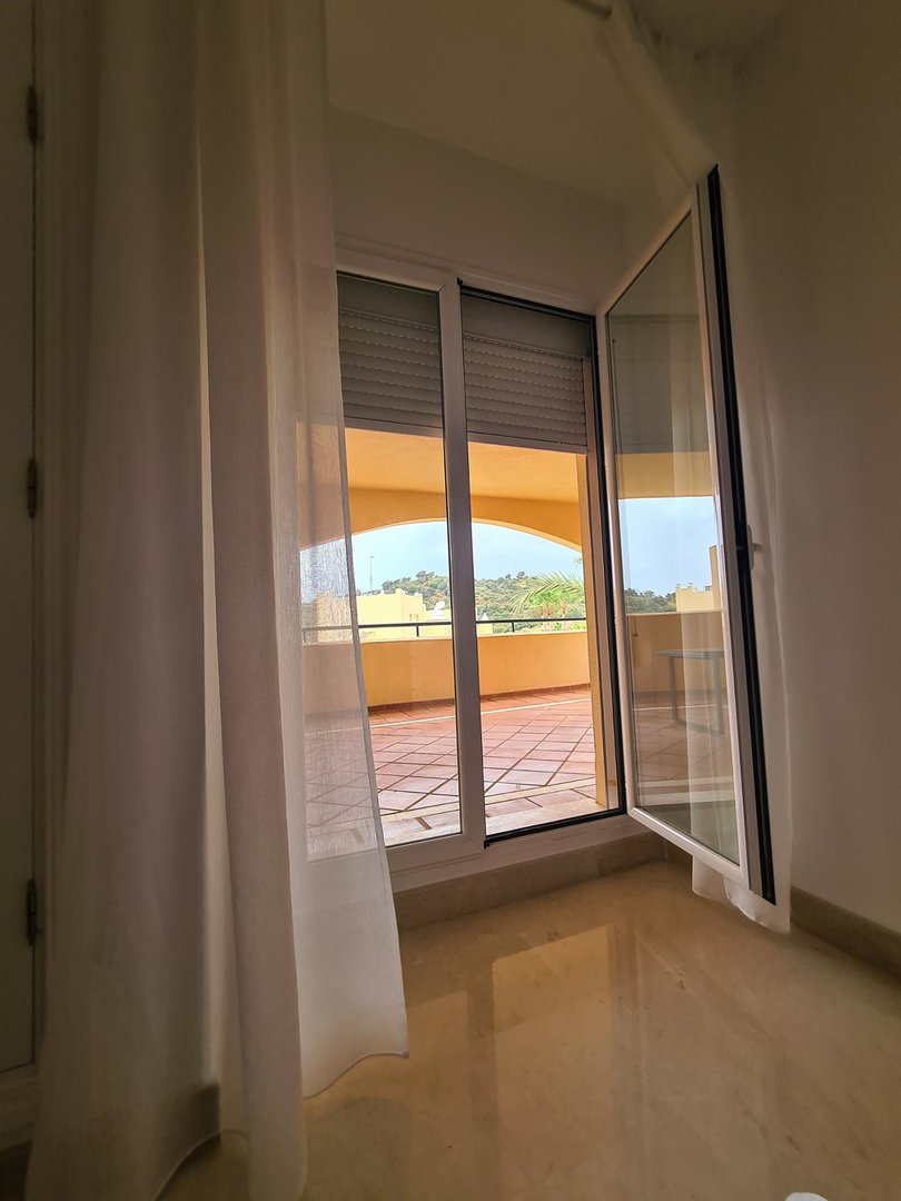 3 Bed Middle Floor Apartment in Elviria