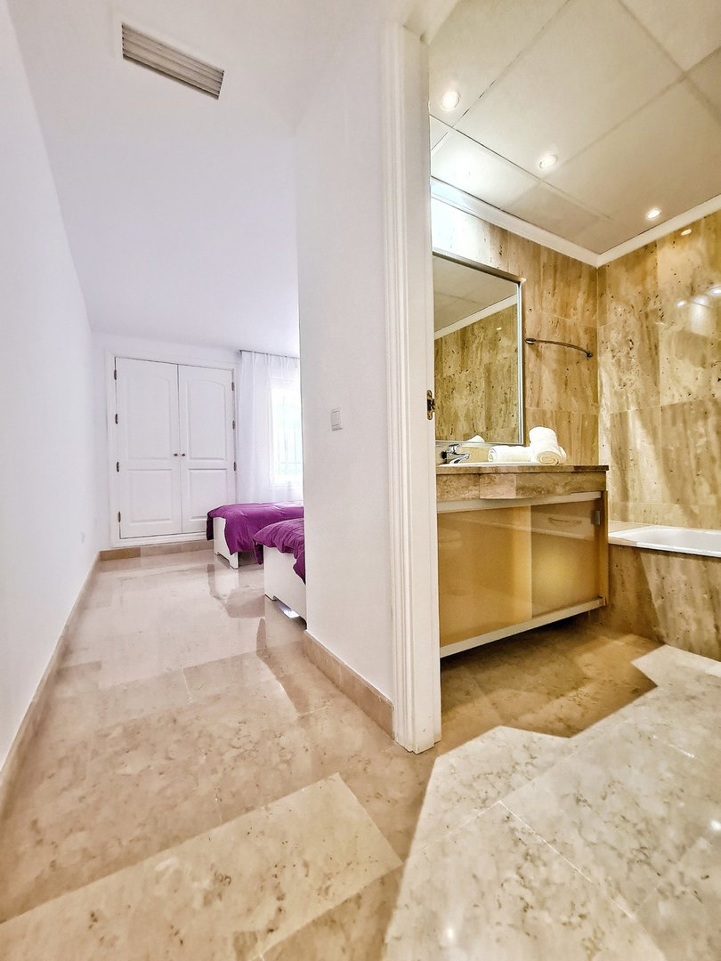 3 Bed Middle Floor Apartment in Elviria