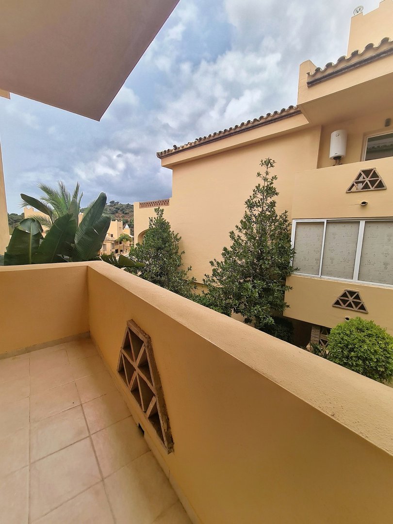 3 Bed Middle Floor Apartment in Elviria