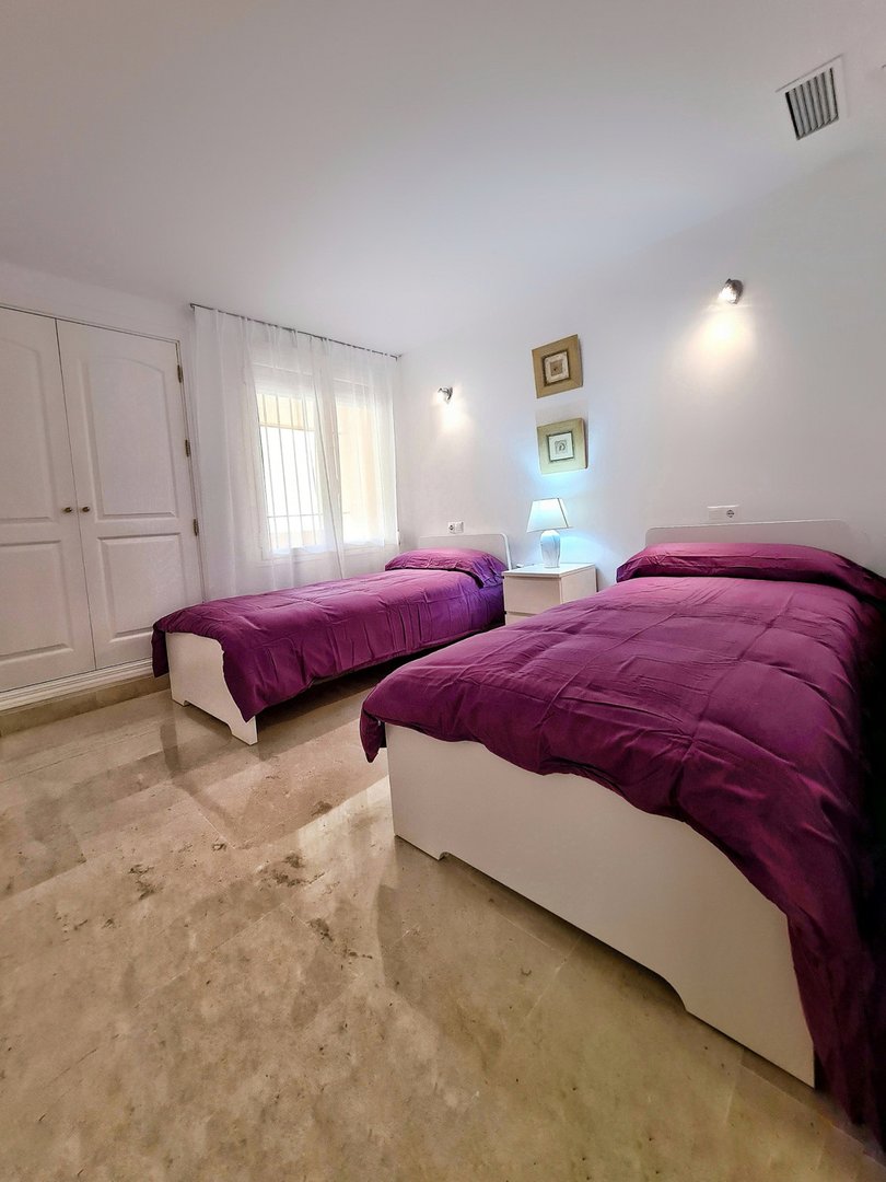 3 Bed Middle Floor Apartment in Elviria