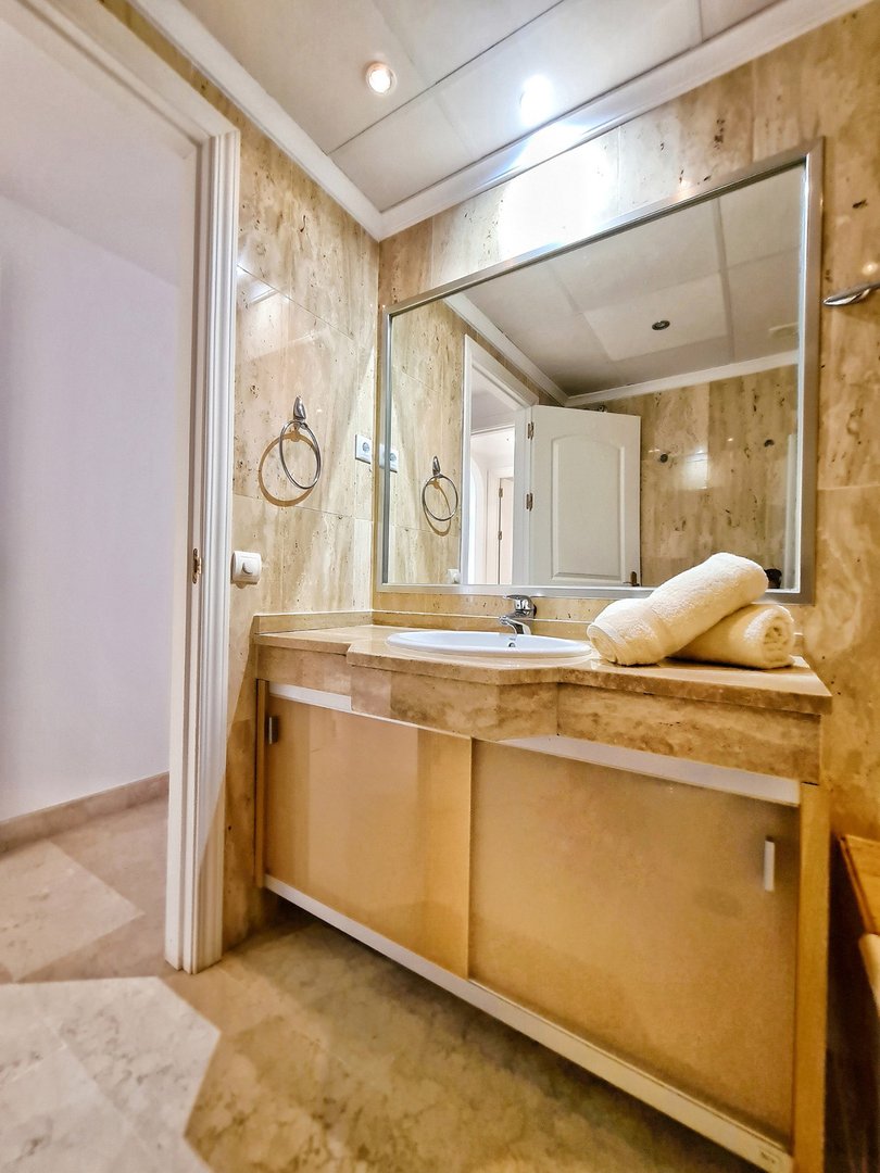 3 Bed Middle Floor Apartment in Elviria