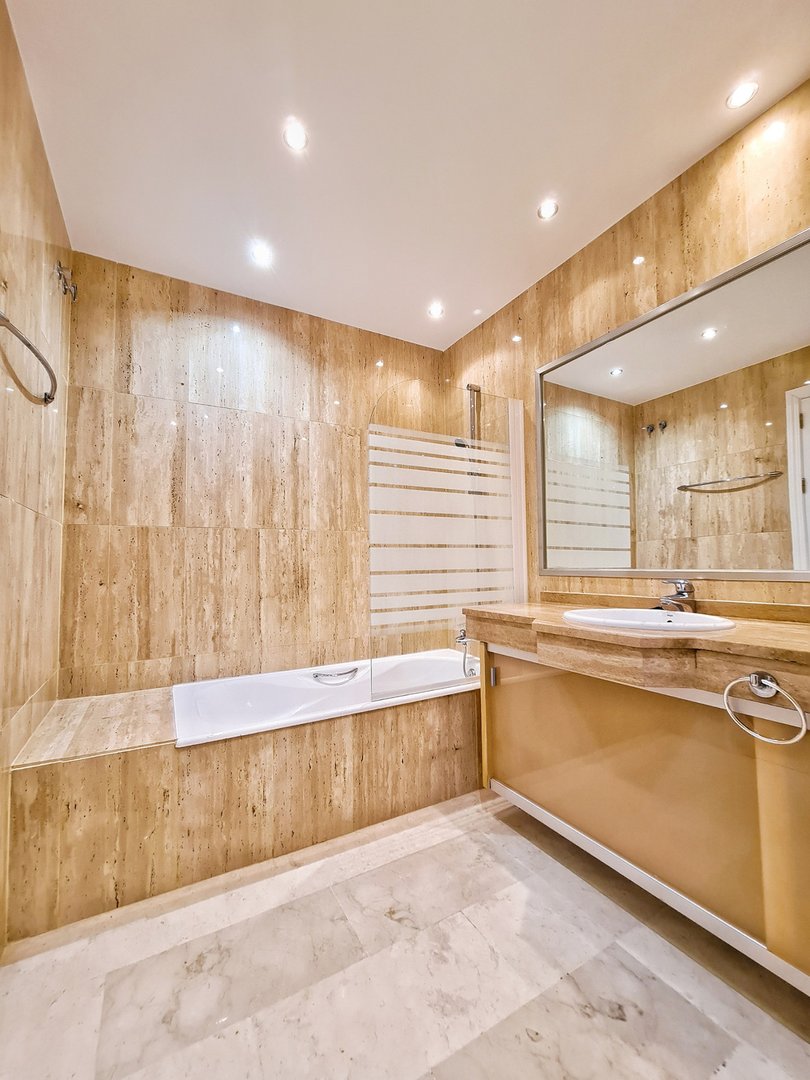 3 Bed Middle Floor Apartment in Elviria
