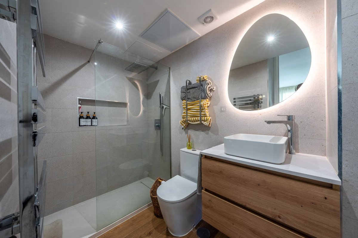 2 Bed Middle Floor Apartment in Marbella