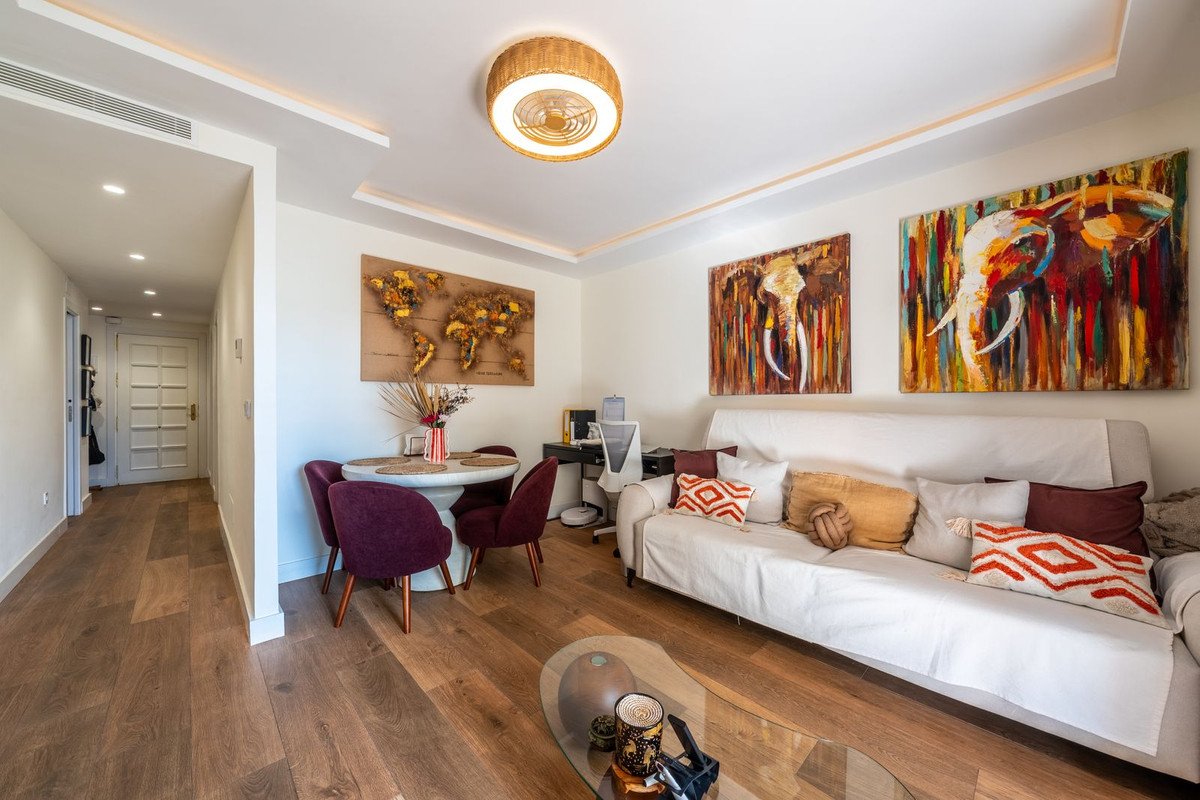 2 Bed Middle Floor Apartment in Marbella