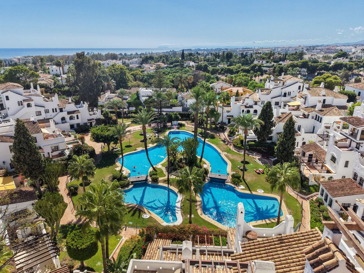 4 Bed Townhouse in Nueva Andalucía