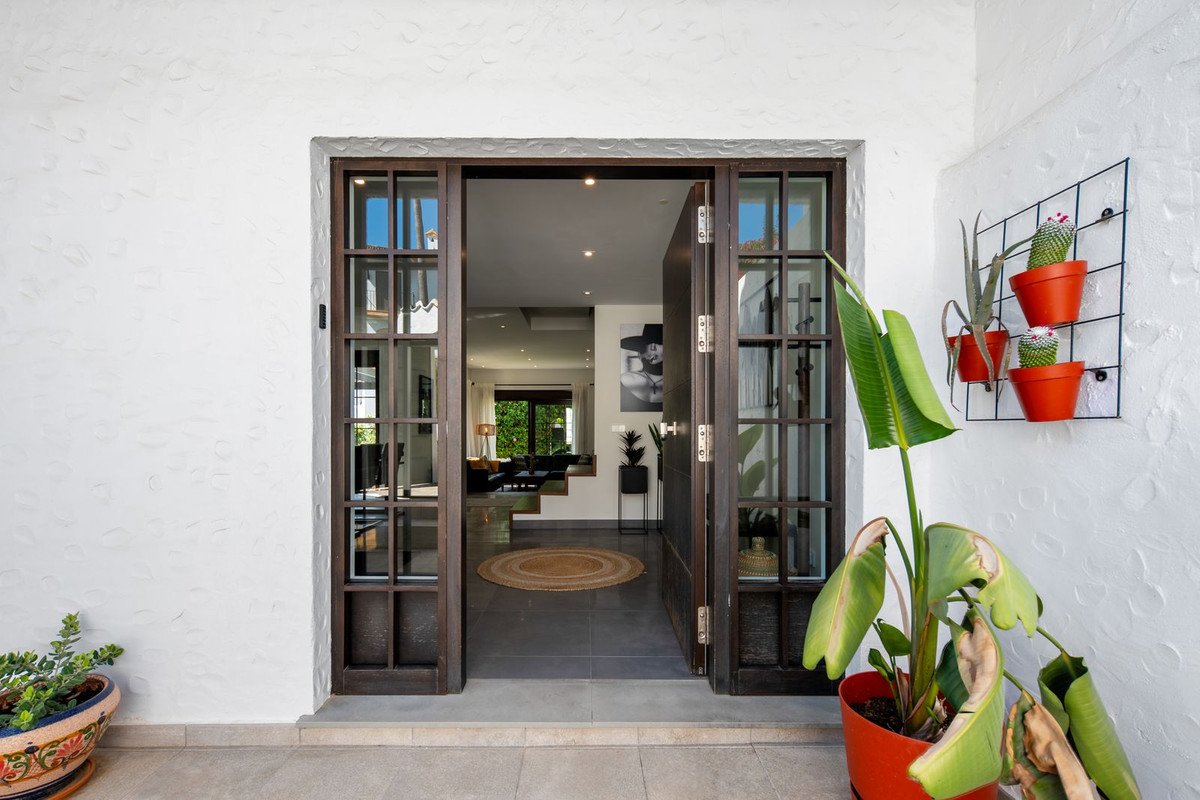 4 Bed Townhouse in Nueva Andalucía