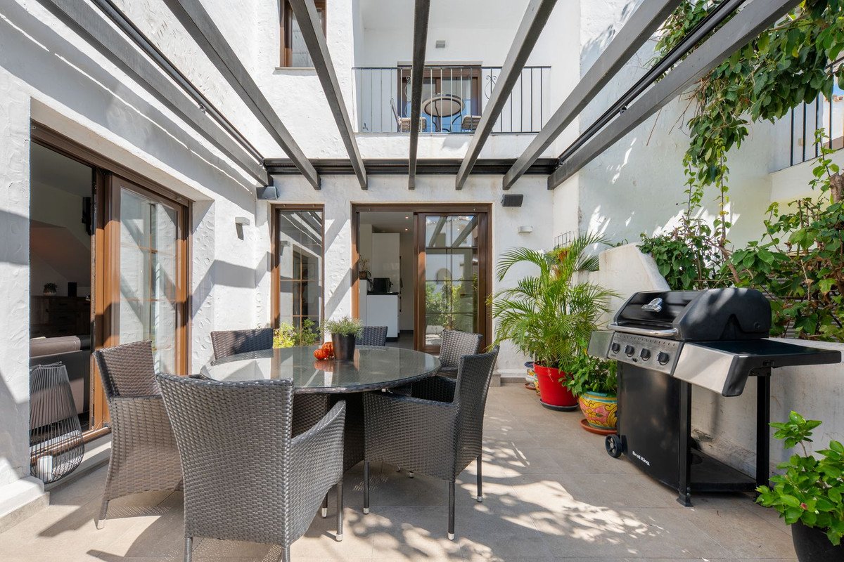 4 Bed Townhouse in Nueva Andalucía