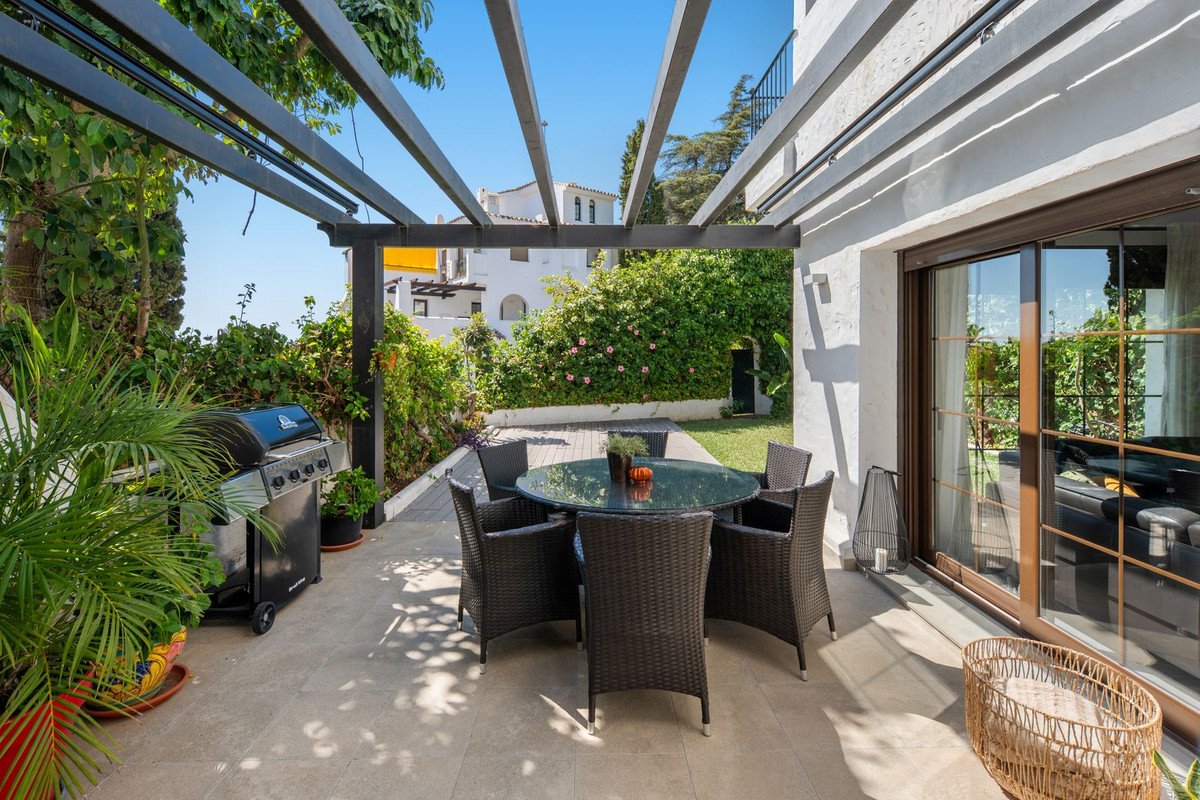 4 Bed Townhouse in Nueva Andalucía