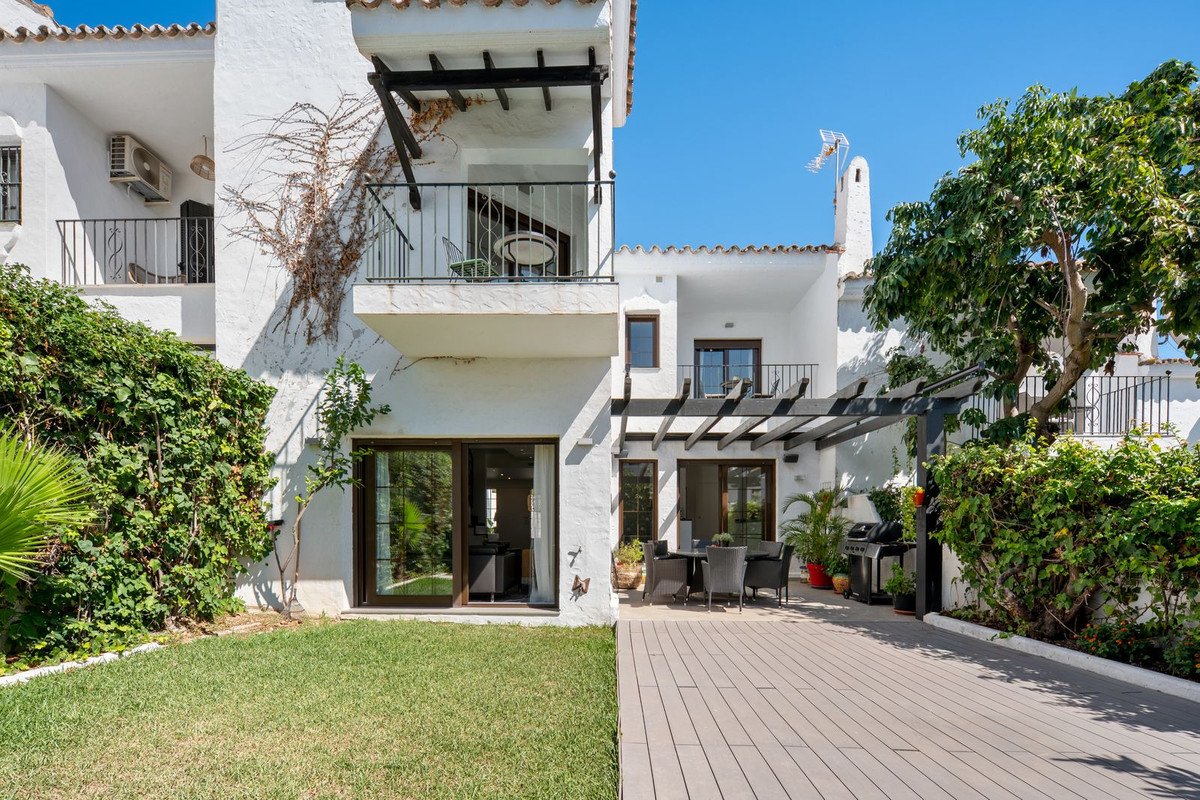 4 Bed Townhouse in Nueva Andalucía