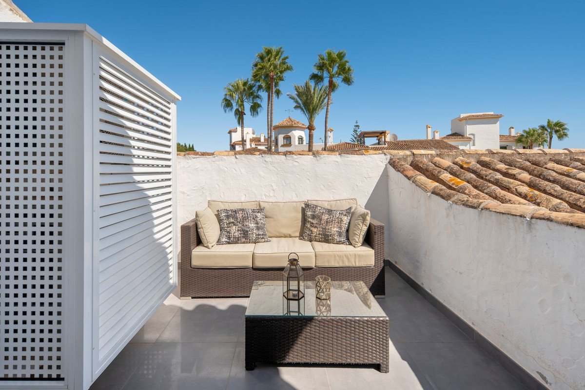 4 Bed Townhouse in Nueva Andalucía