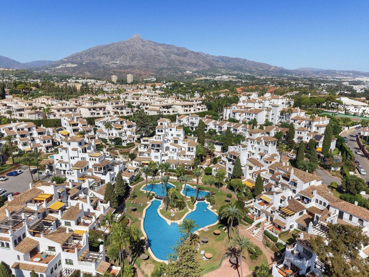 4 Bed Townhouse in Nueva Andalucía
