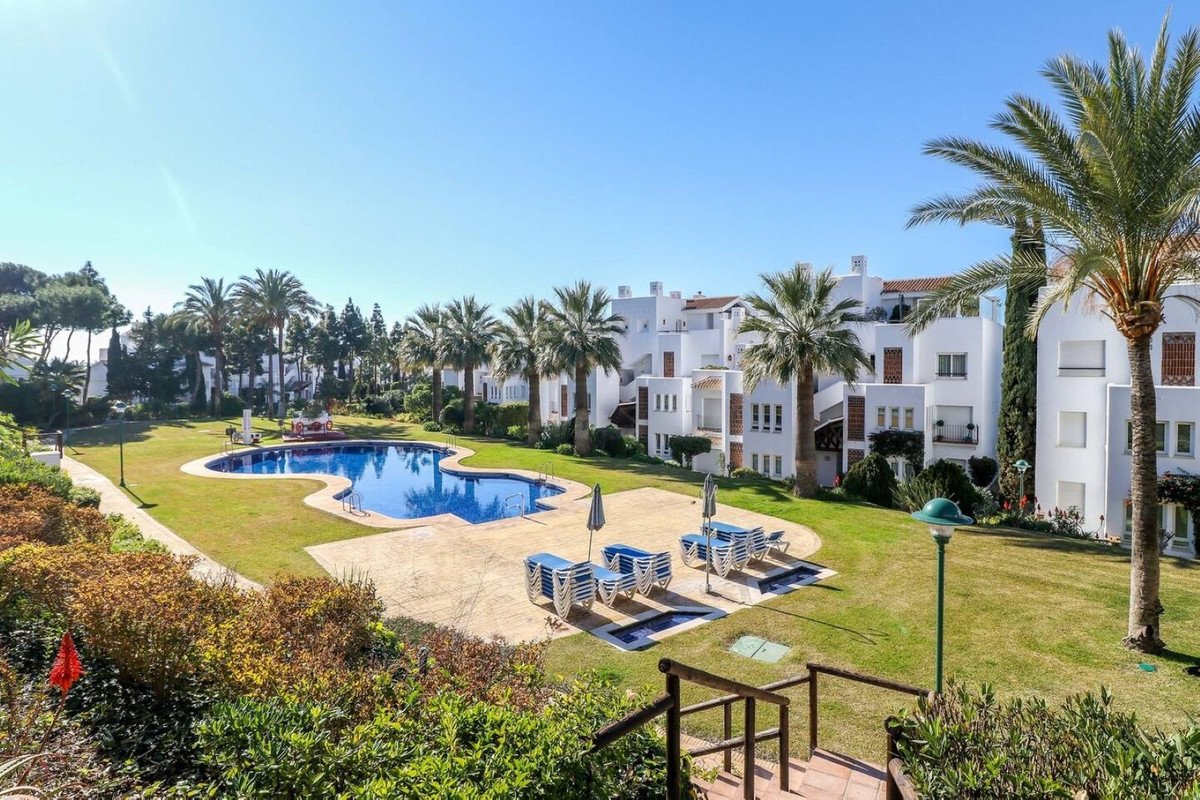 2 Bed Ground Floor Apartment in Los Monteros