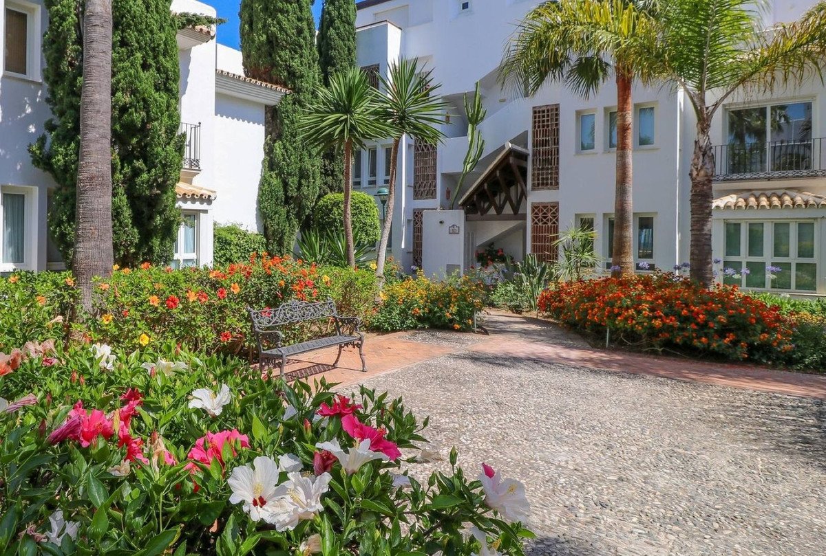 2 Bed Ground Floor Apartment in Los Monteros