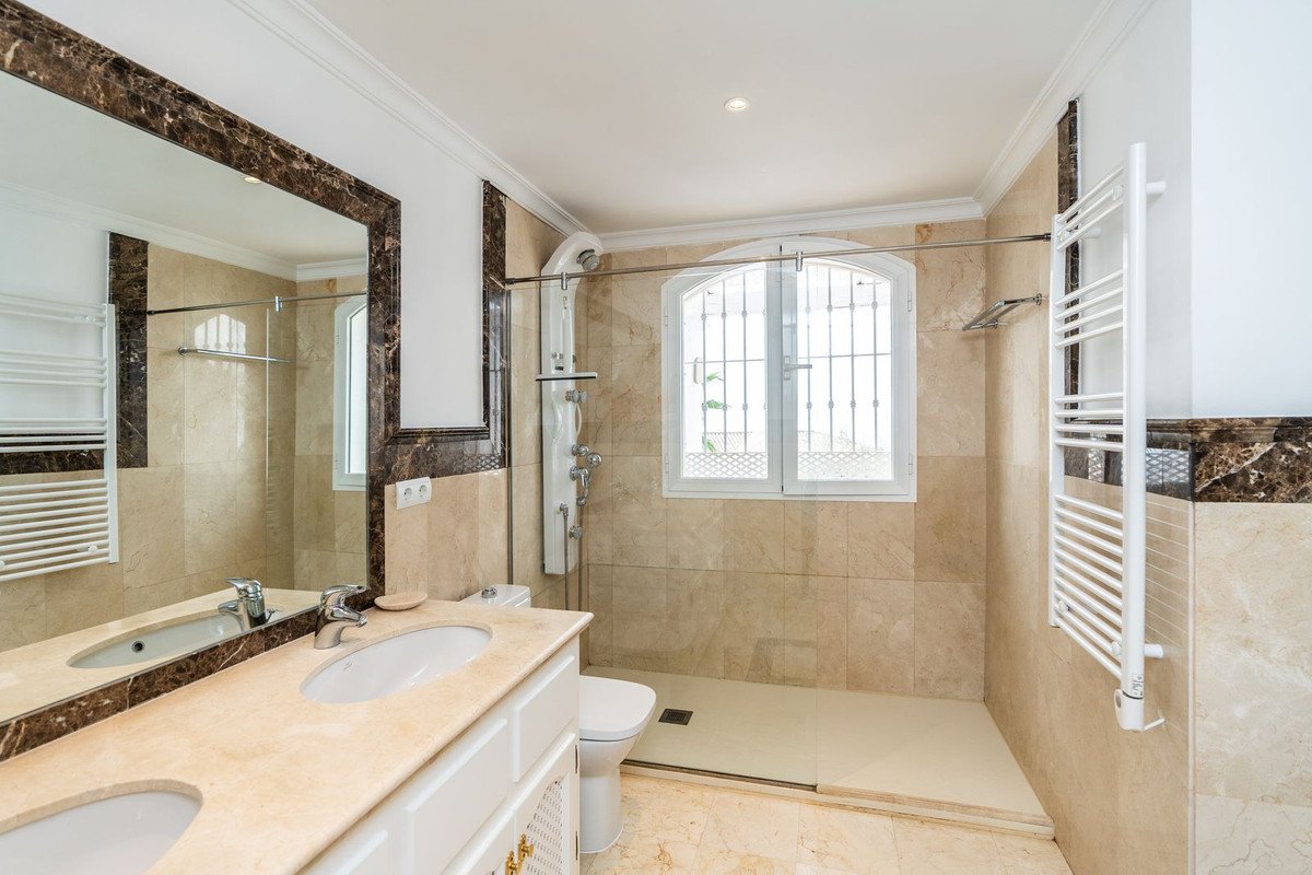 4 Bed Detached Villa in Istán