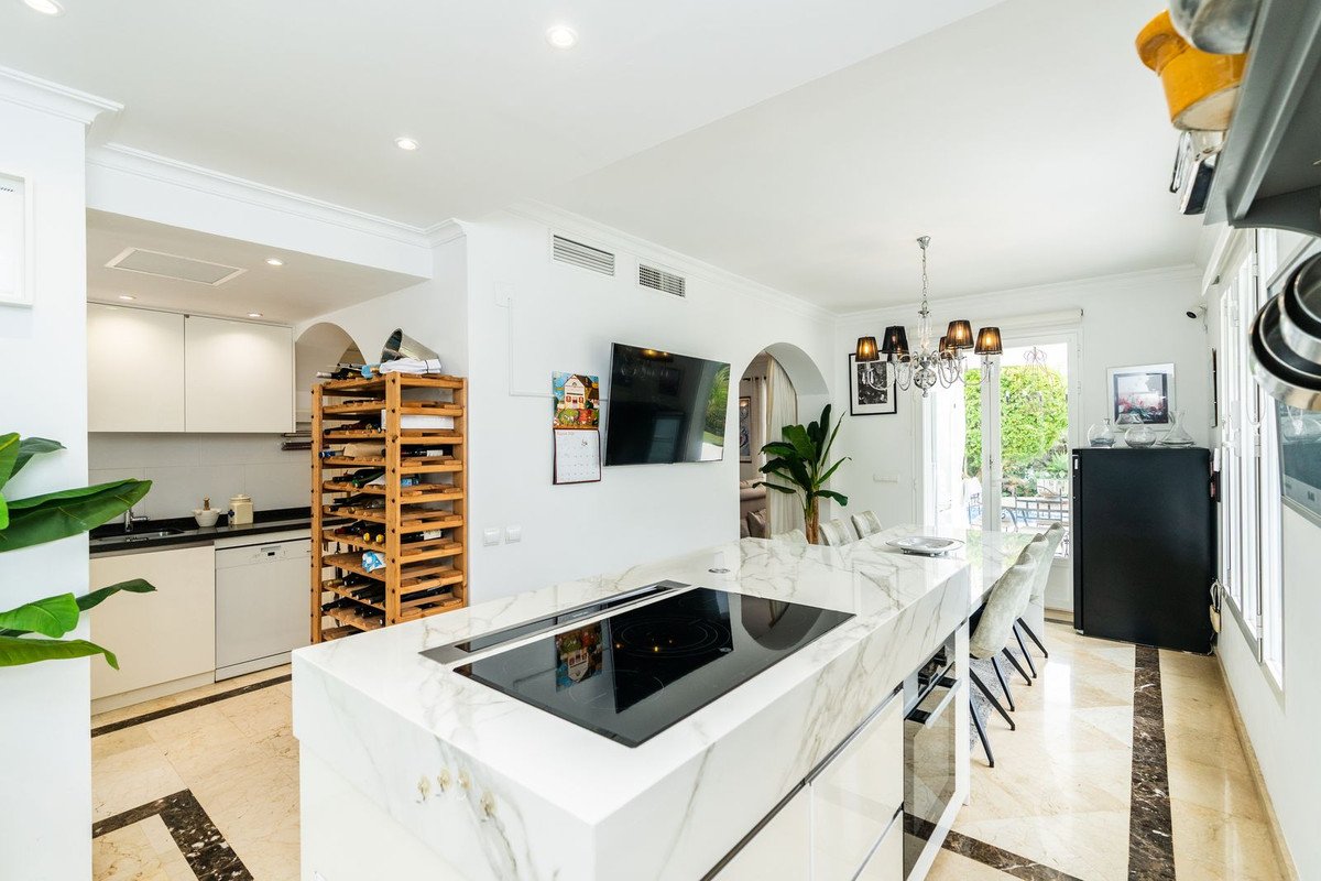 4 Bed Detached Villa in Istán