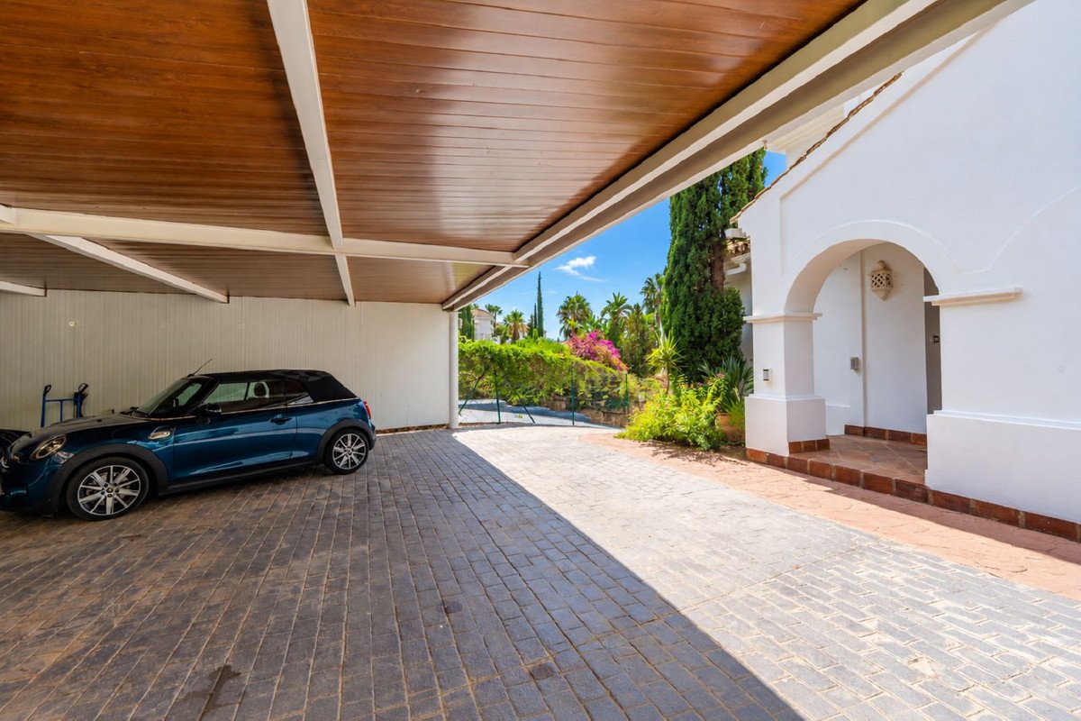 4 Bed Detached Villa in Istán