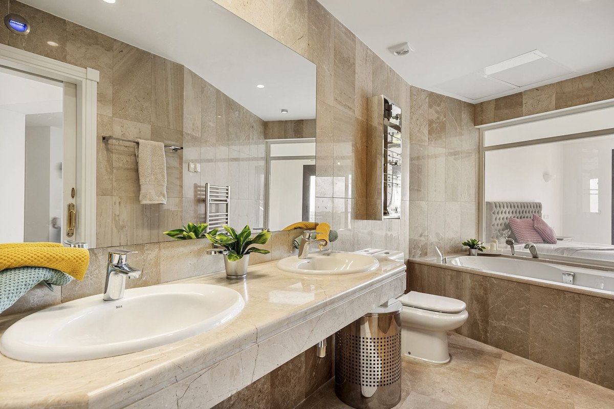 6 Bed Detached Villa in Benahavís