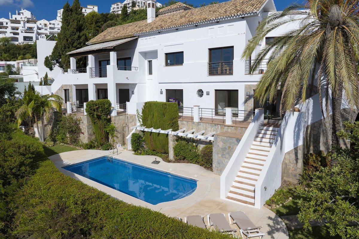 6 Bed Detached Villa in Benahavís